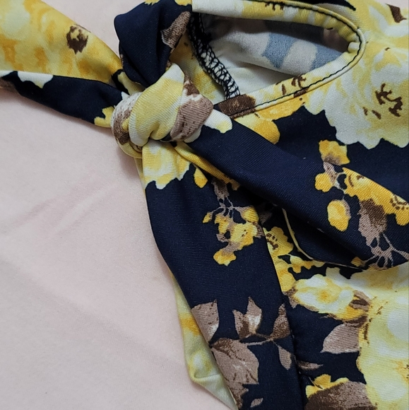 Women's Three-quarter Sleeve Floral Top - Picture 4 of 7